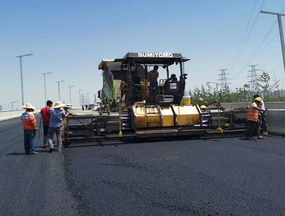 為什么高速公路用瀝青做路面？