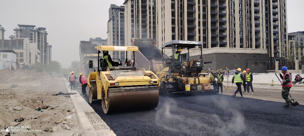 匠心筑路，攜手同行丨鄭州瀝青路面施工廠家，為您鋪就品質(zhì)與信任之路